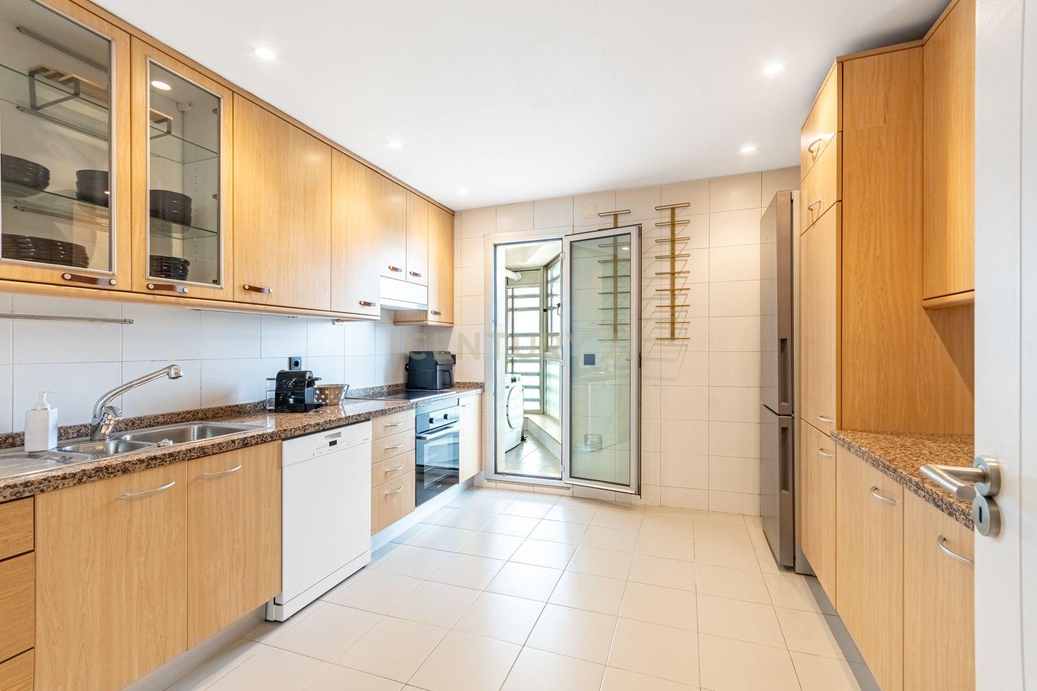 Apartamento T2 Twin Towers com Garagem - imagem 18