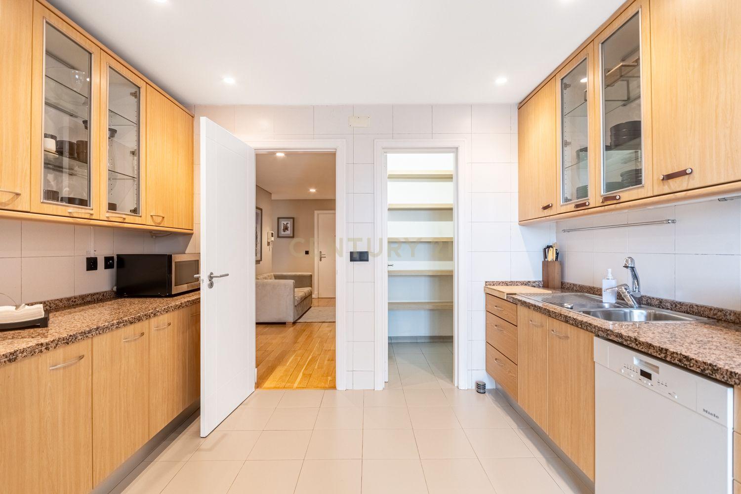 Apartamento T2 Twin Towers com Garagem - imagem 20