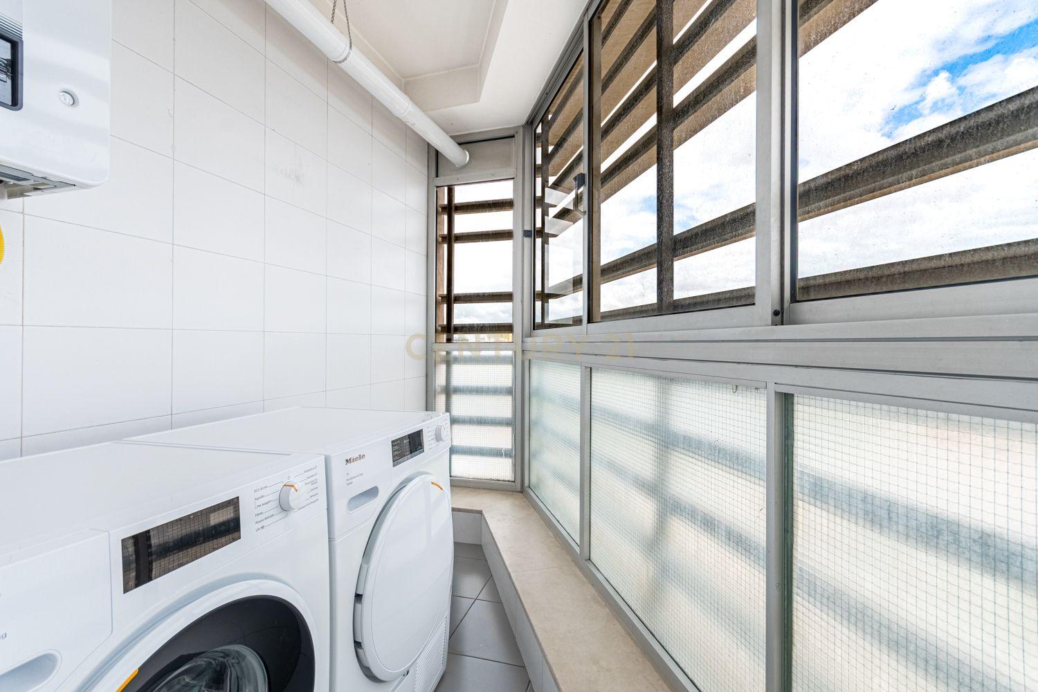Apartamento T2 Twin Towers com Garagem - imagem 21
