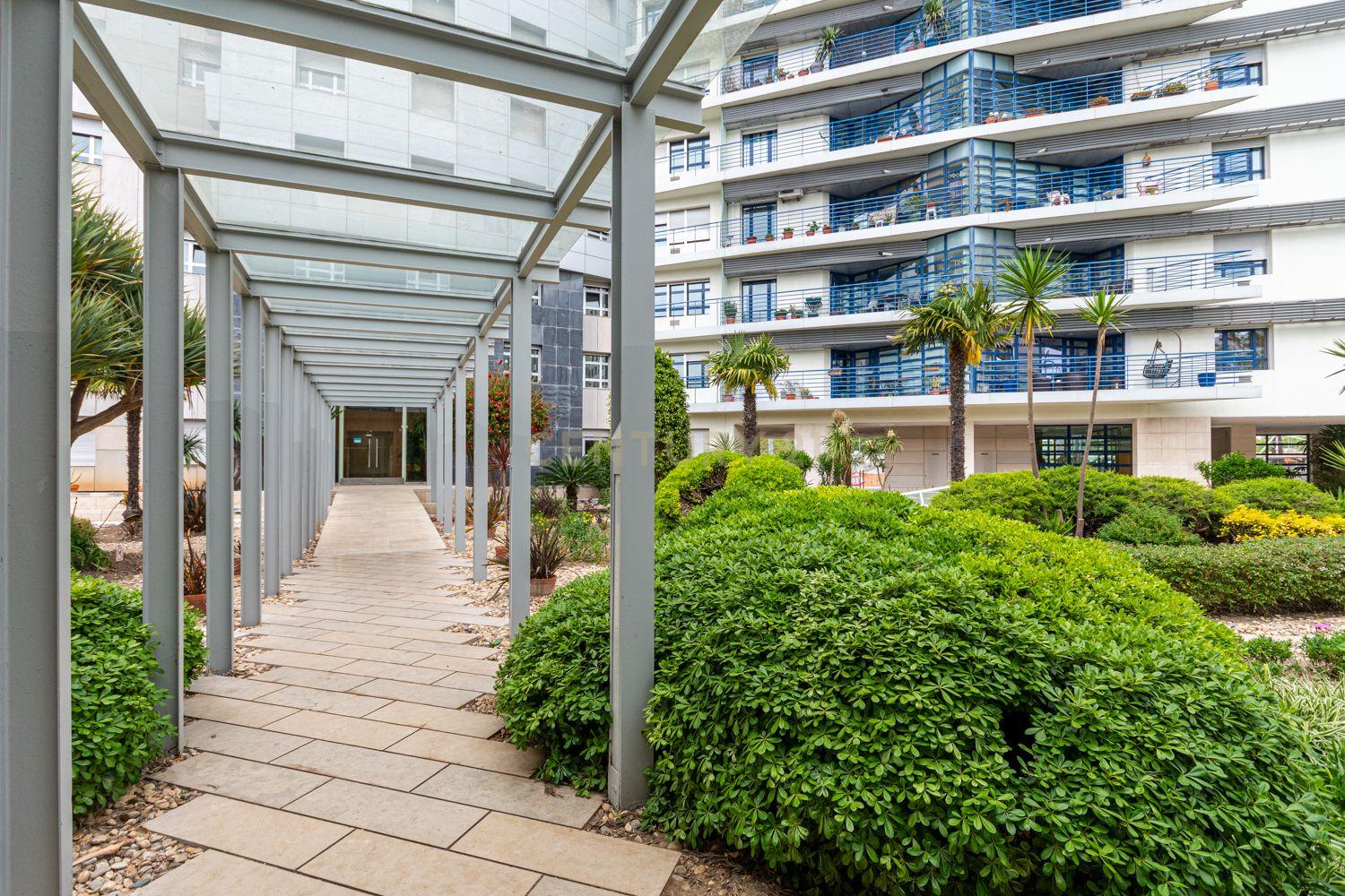 Apartamento T2 Twin Towers com Garagem - imagem 23