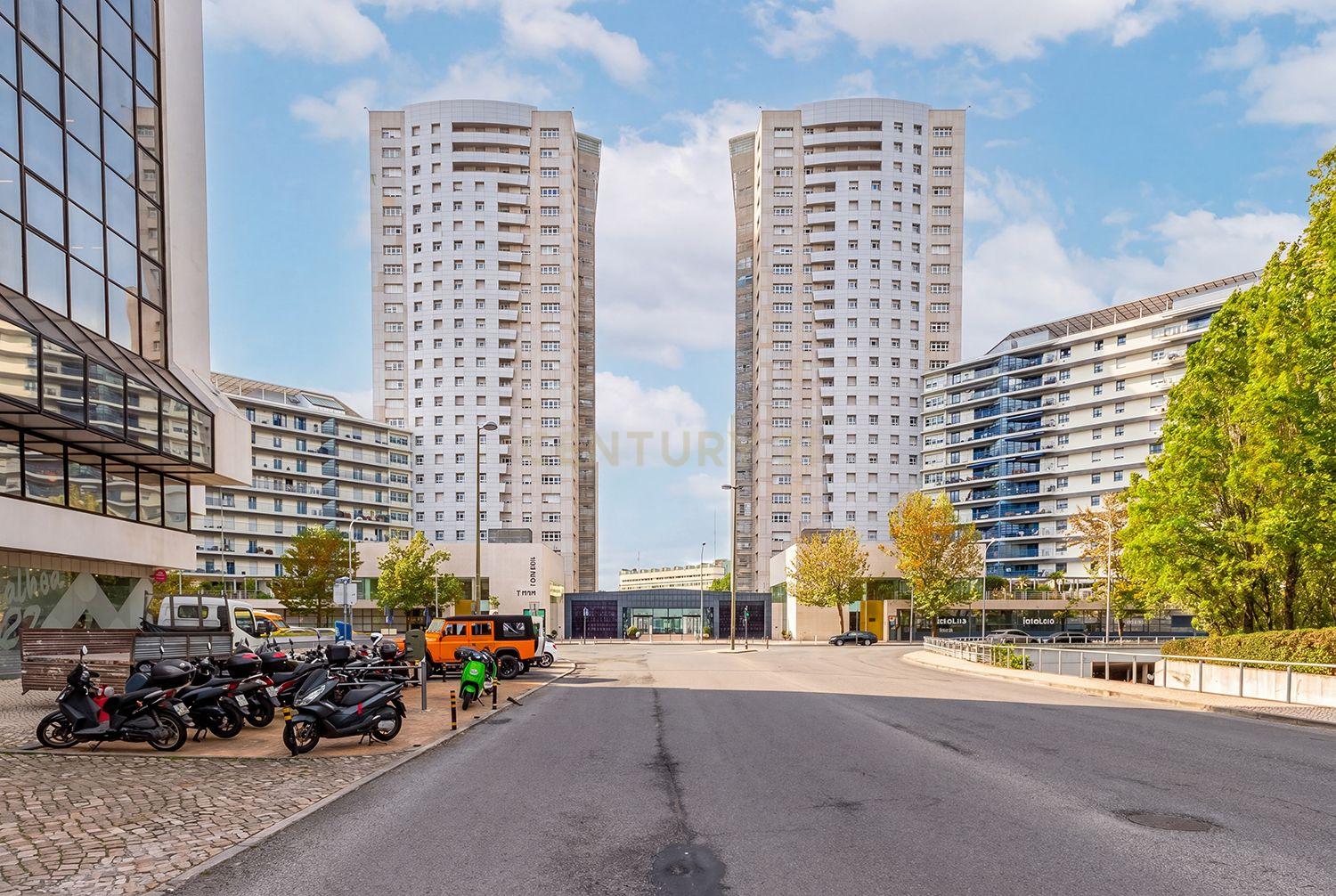 Apartamento T2 Twin Towers com Garagem - imagem 36
