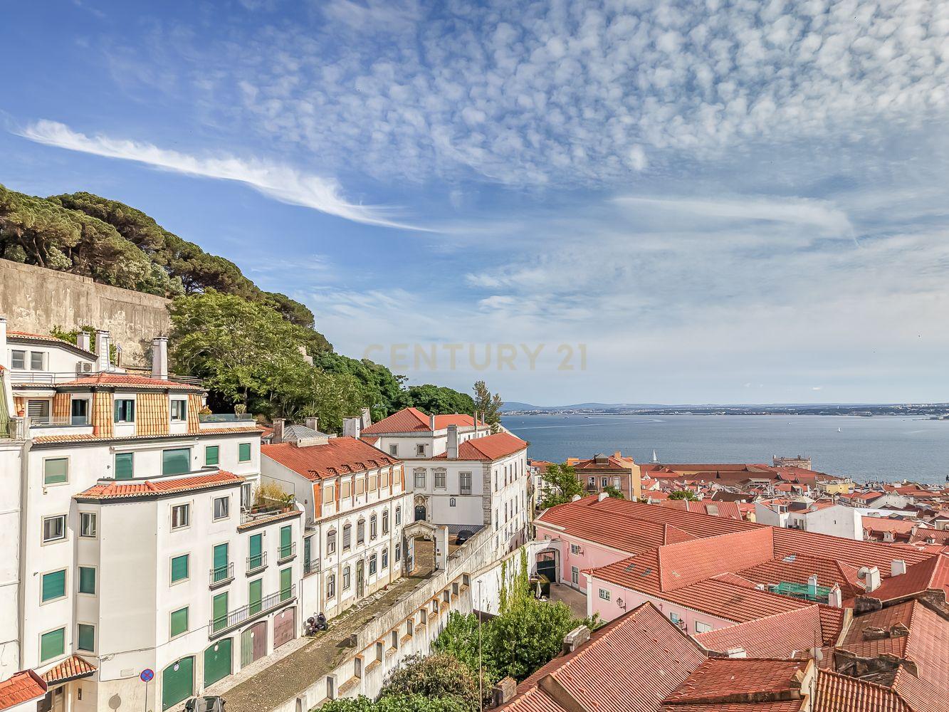 T2 na Costa do Castelo, Garagem e Elevador - imagem 01