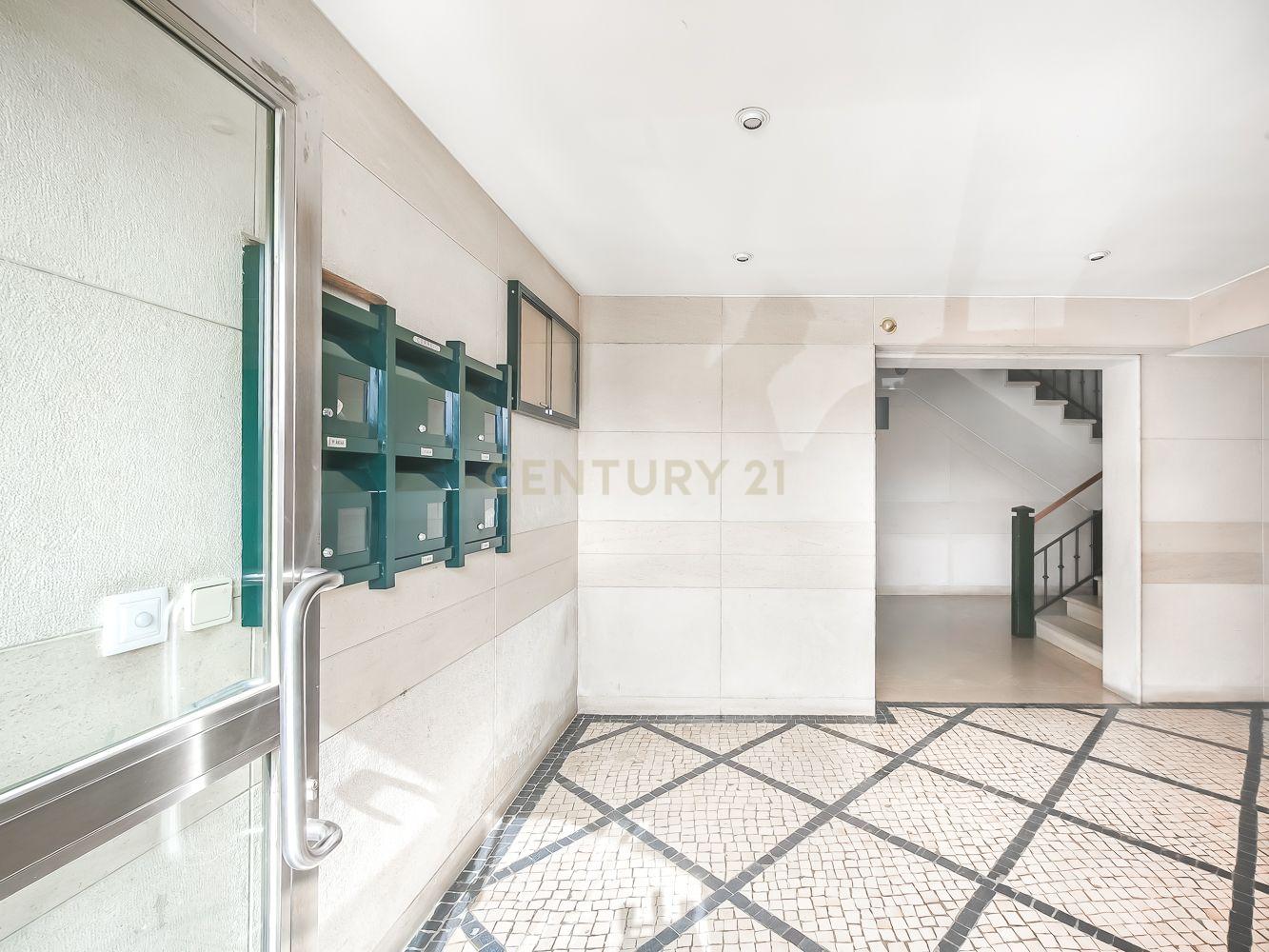 T2 na Costa do Castelo, Garagem e Elevador - imagem 22