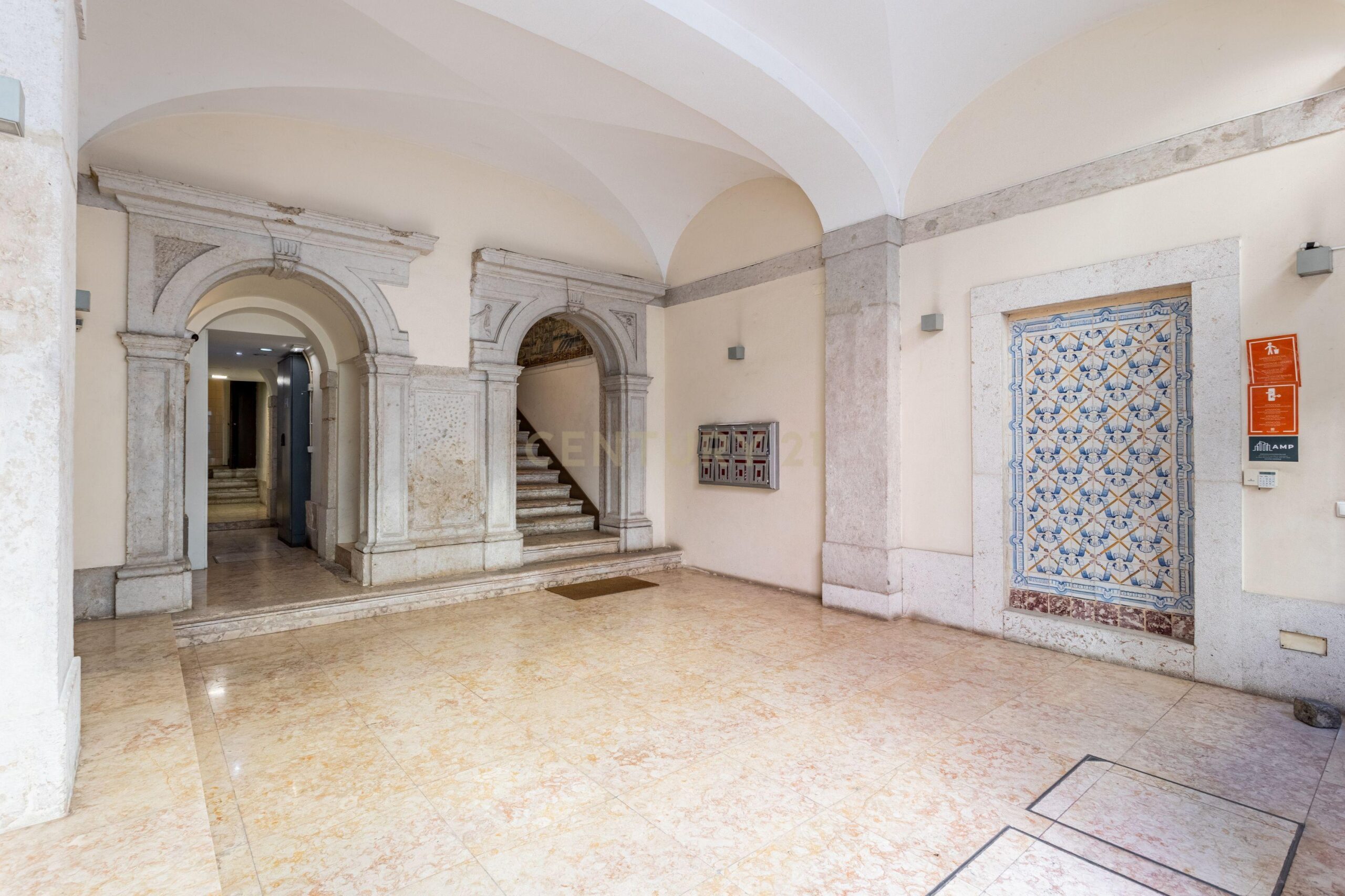 Apartamento T4 para venda com licença AL, na Baixa em Lisboa - imagem 23