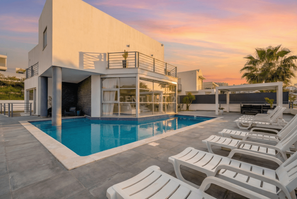 Moradia Contemporânea , com 5 quartos, na Marina de Albufeira. - imagem 01