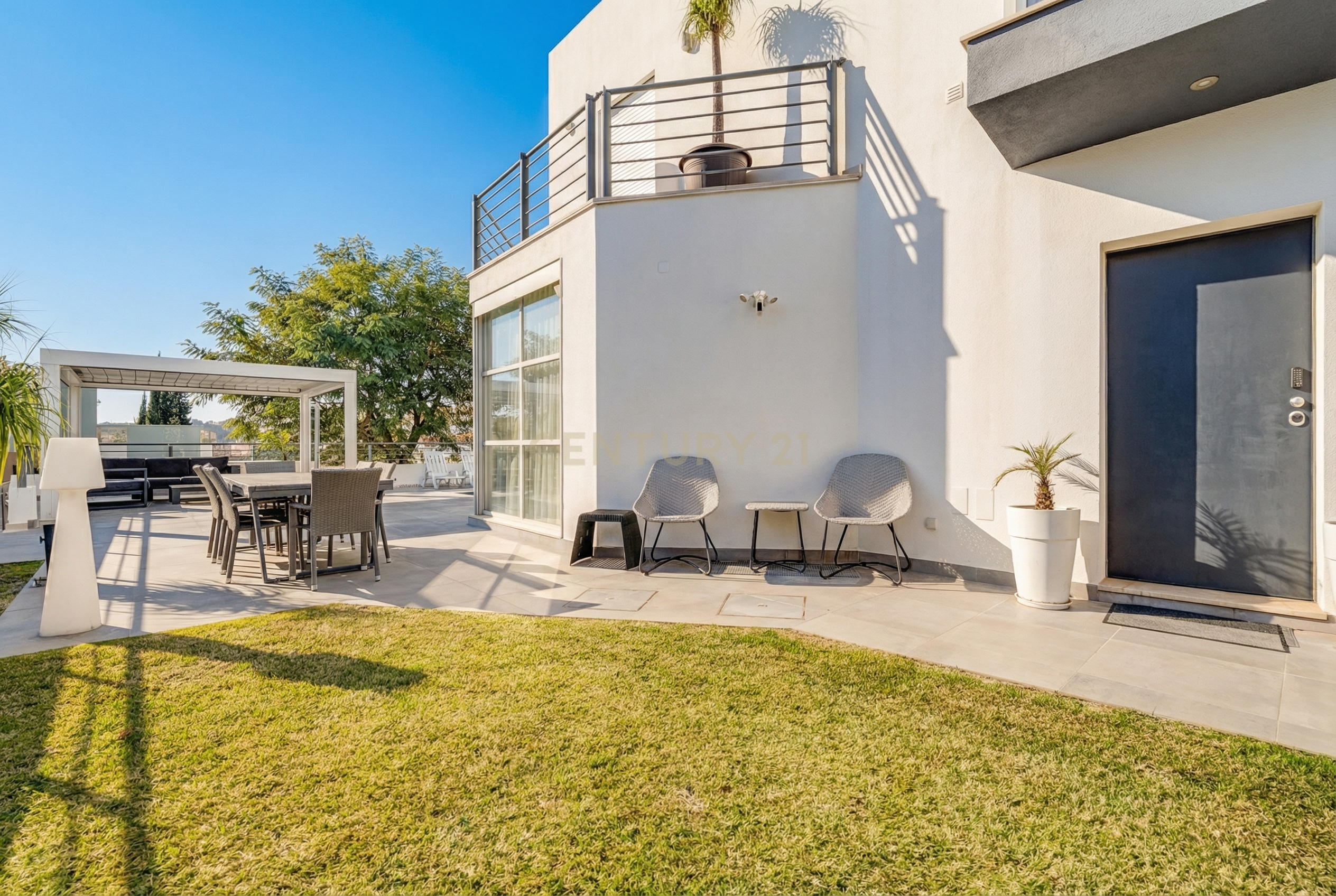 Moradia Contemporânea , com 5 quartos, na Marina de Albufeira. - imagem 04
