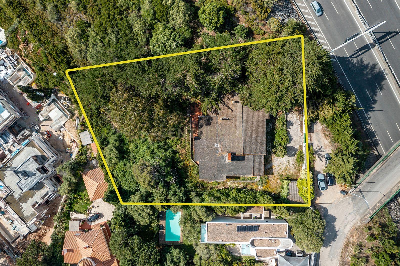 Moradia para Reabilitação Total, com 540 m² de Área Bruta de Construção, em Lote Urbano de 2.350 m² | Alcabideche, Cascais - imagem 02