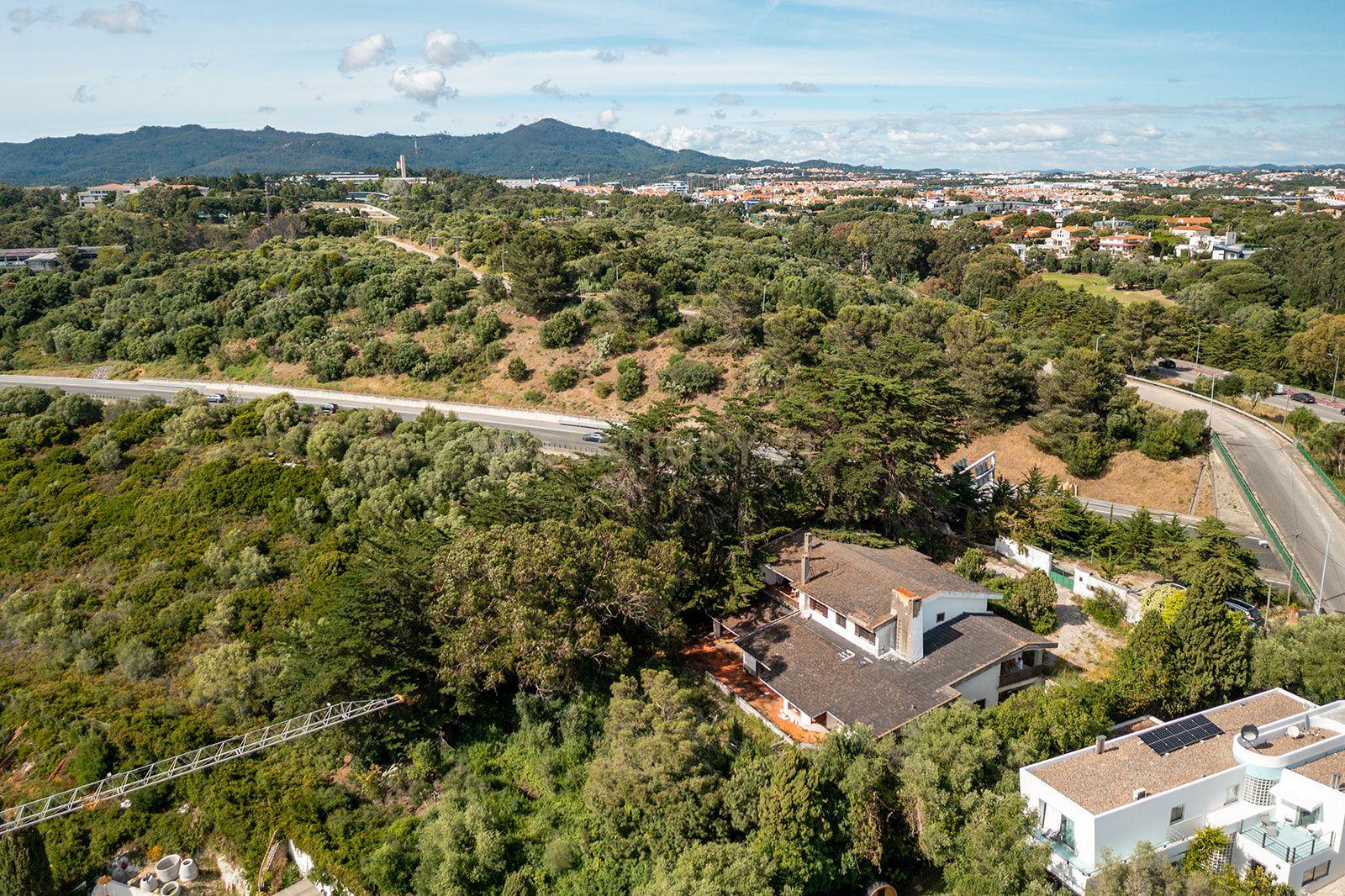 Moradia para Reabilitação Total, com 540 m² de Área Bruta de Construção, em Lote Urbano de 2.350 m² | Alcabideche, Cascais - imagem 04