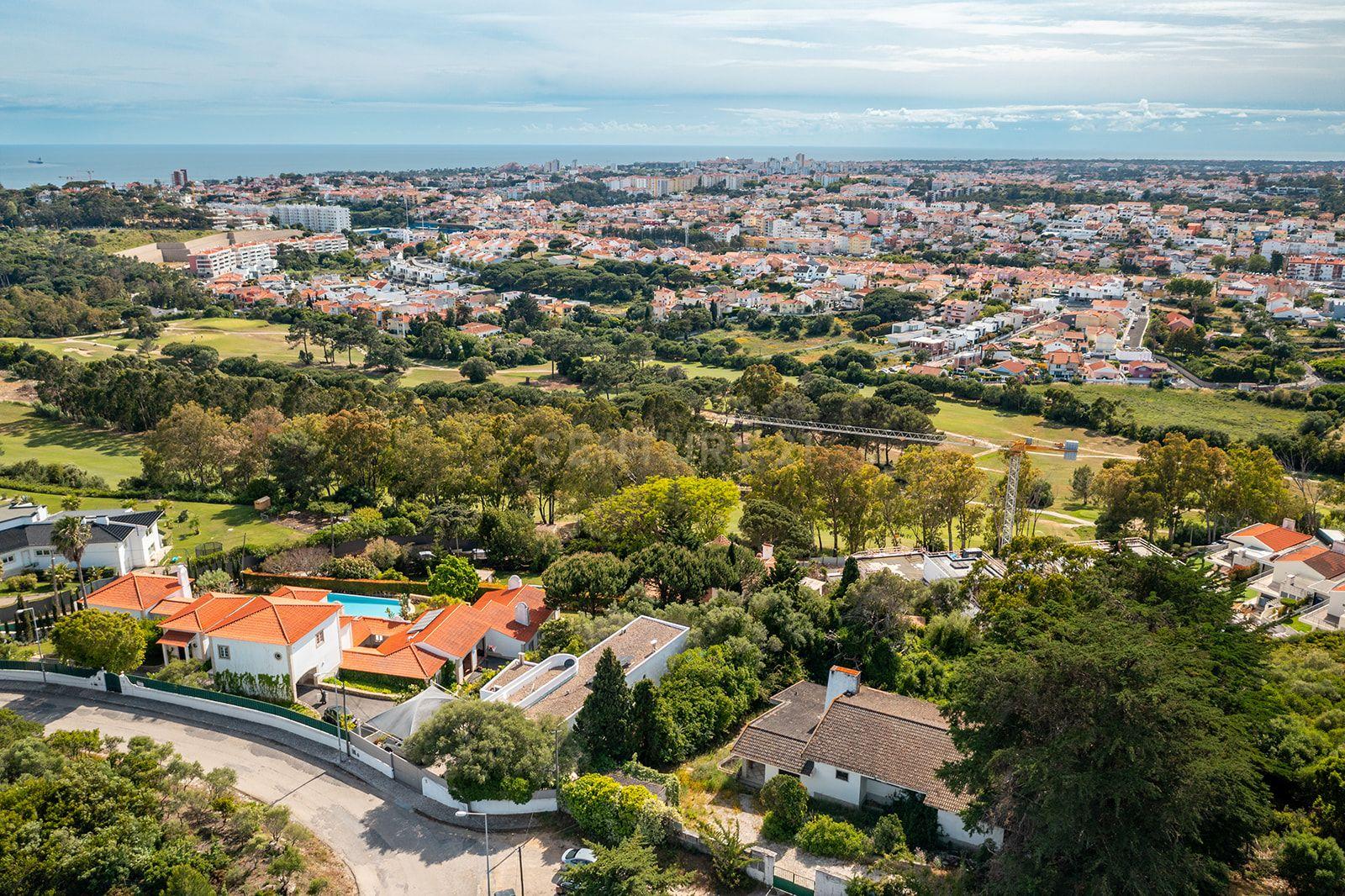 Moradia para Reabilitação Total, com 540 m² de Área Bruta de Construção, em Lote Urbano de 2.350 m² | Alcabideche, Cascais - imagem 09
