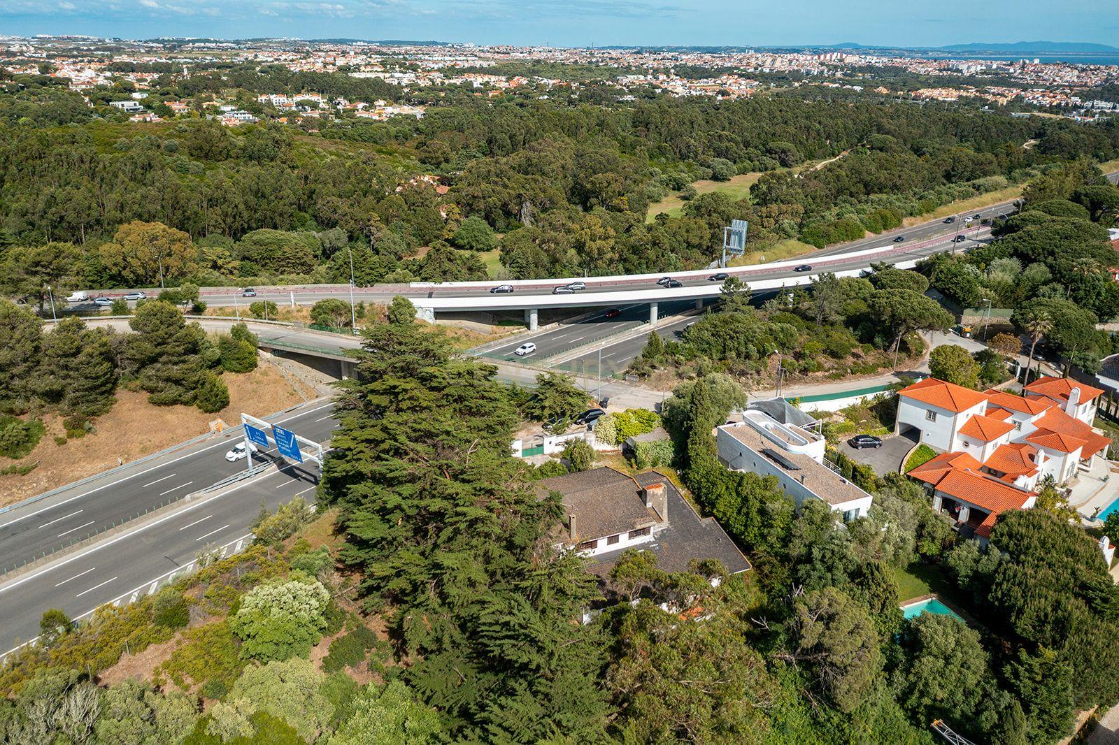 Moradia para Reabilitação Total, com 540 m² de Área Bruta de Construção, em Lote Urbano de 2.350 m² | Alcabideche, Cascais - imagem 10
