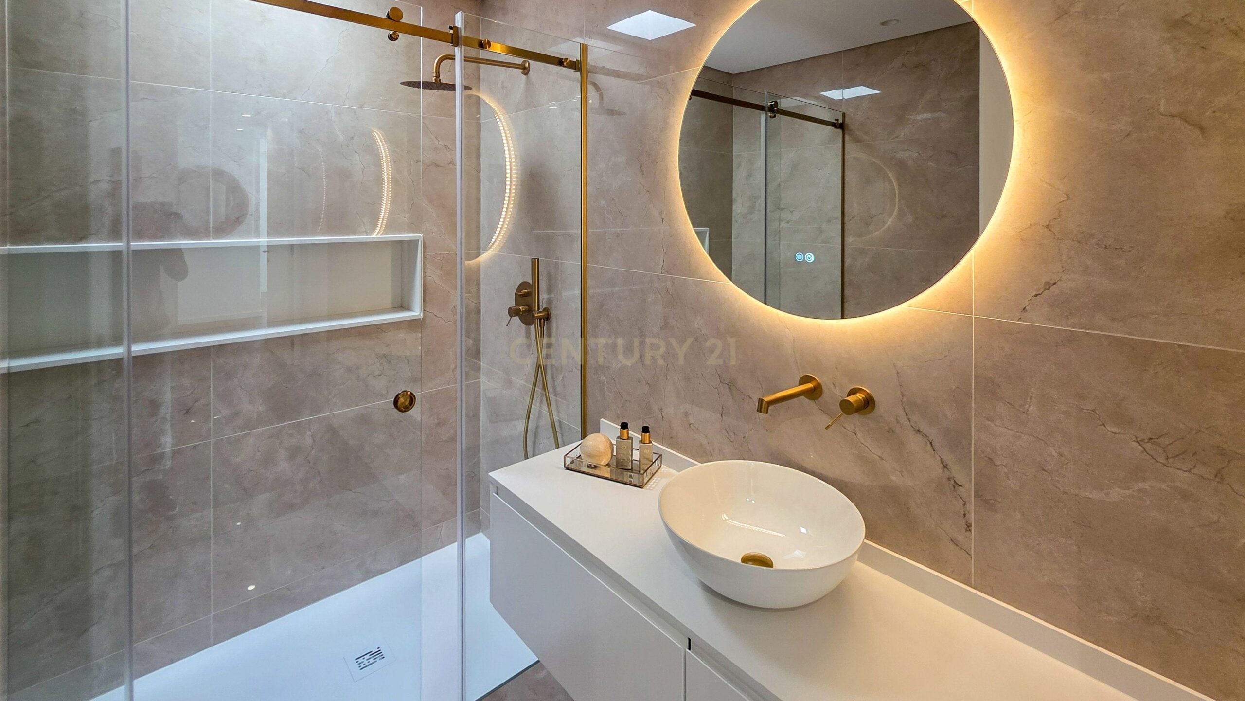 Moradia Contemporânea T4 com Piscina | Arquitetura Premium | Brufe, Vila Nova de Famalicão - imagem 21