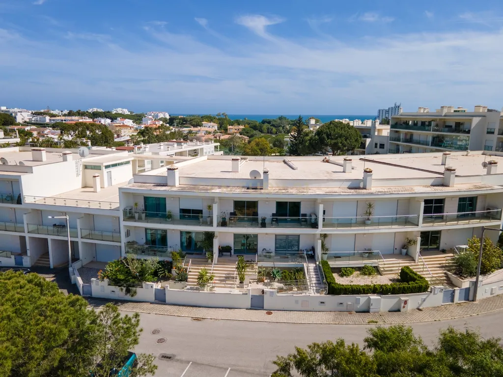 Moradia 5 Quartos, com espaços amplos e conforto absoluto. Piscina, Sala de Cinema e Garagem em Box. Monte da Balaia ,Olhos de Água, Albufeira - imagem 37