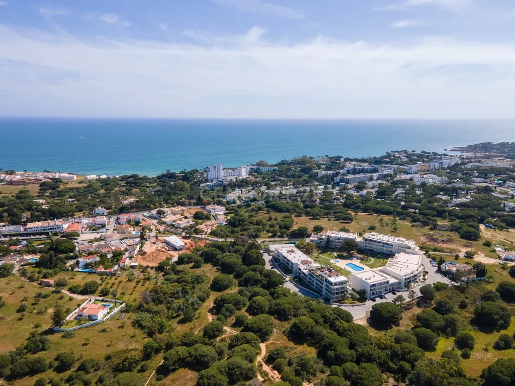 Moradia 5 Quartos, com espaços amplos e conforto absoluto. Piscina, Sala de Cinema e Garagem em Box. Monte da Balaia ,Olhos de Água, Albufeira - imagem 38