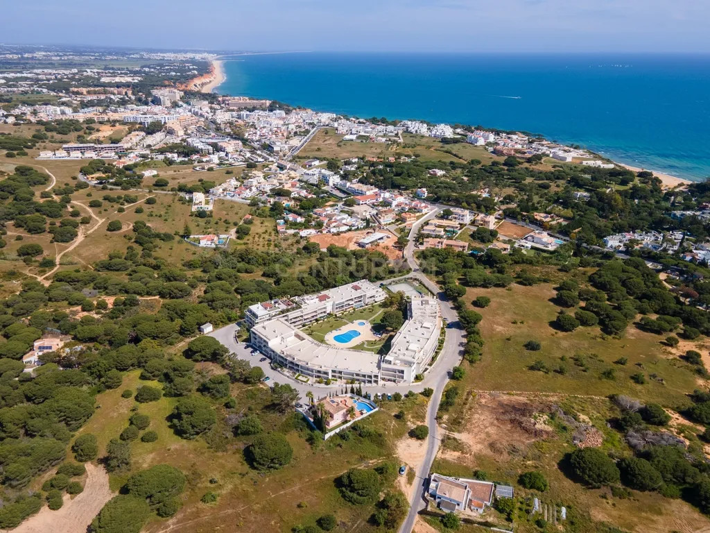Moradia 5 Quartos, com espaços amplos e conforto absoluto. Piscina, Sala de Cinema e Garagem em Box. Monte da Balaia ,Olhos de Água, Albufeira - imagem 39