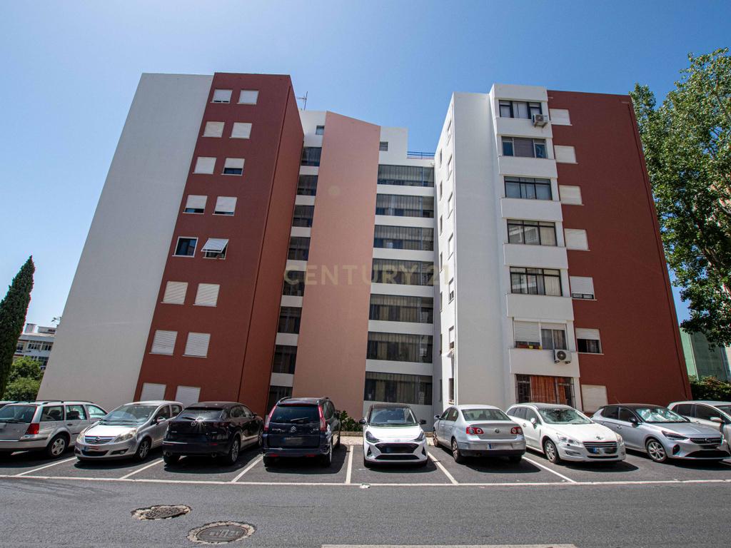 Apartamento T3 em Monte Abraão – imagem 01