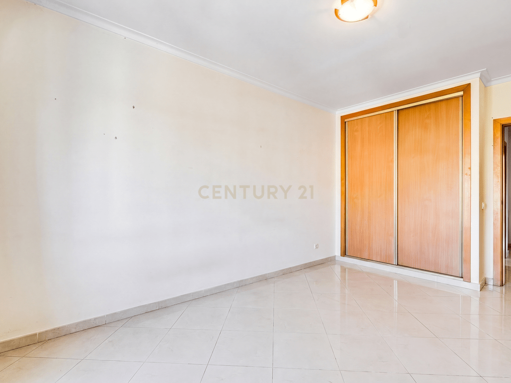 Apartamento T3 em Quelfes — imagem 28