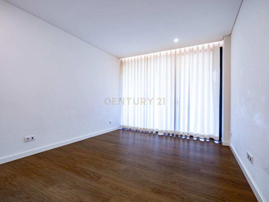 Apartamento T3 em Santo António dos Olivais — imagem 19