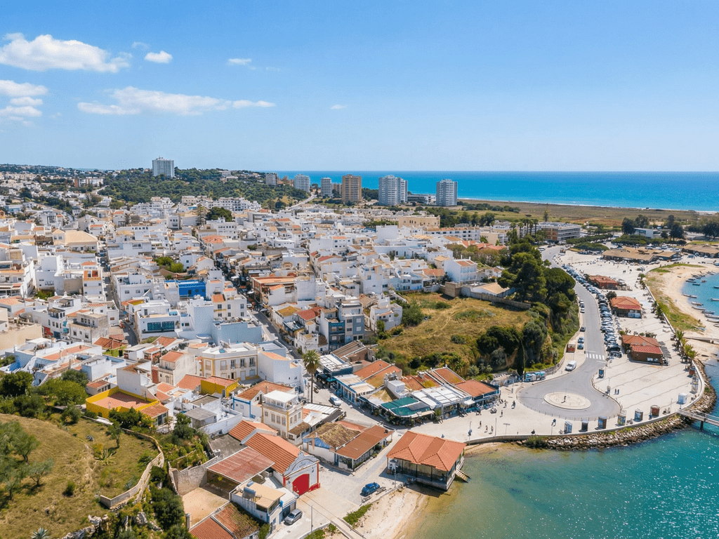 Prédio com restaurante em Alvor – imagem 03