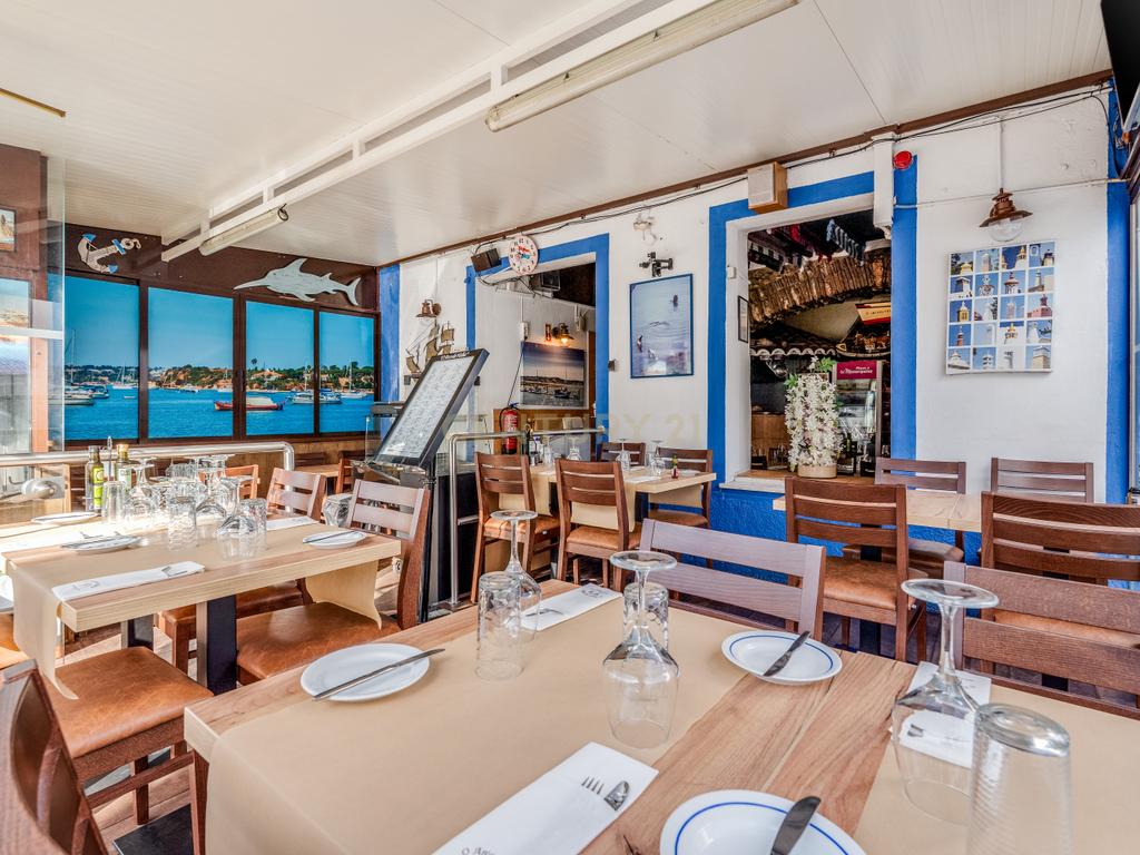 Prédio com restaurante em Alvor – imagem 09