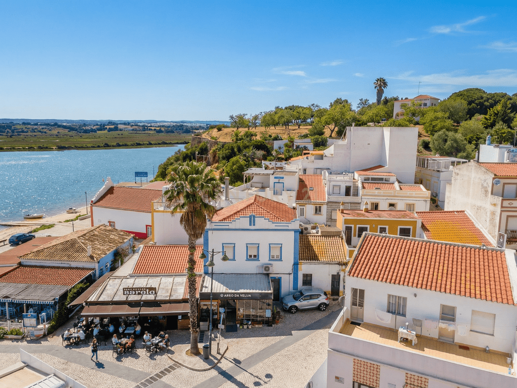 Prédio com restaurante em Alvor – imagem 15