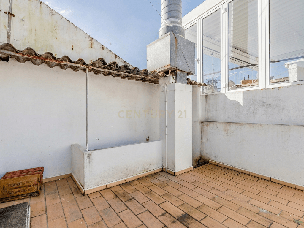 Prédio com restaurante em Alvor – imagem 23