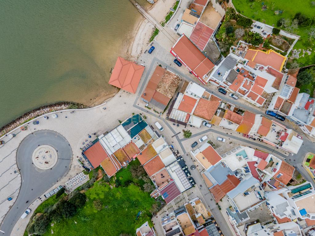 Prédio com restaurante em Alvor – imagem 26