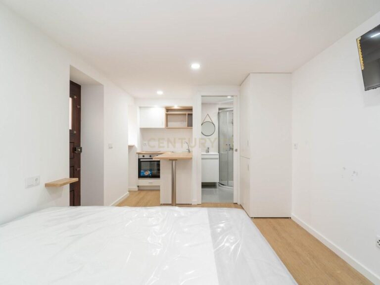 Apartamento T2 em União das freguesias de Coimbra (Sé Nova, Santa Cruz, Almedina e São Bartolomeu) — imagem 01