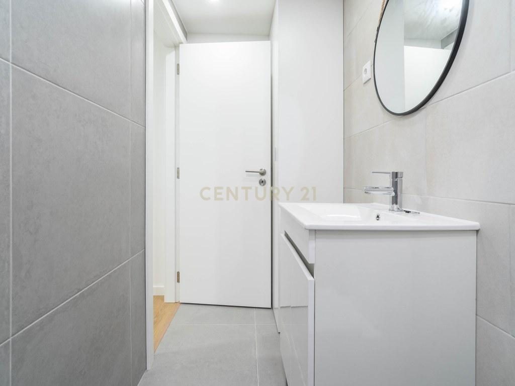 Apartamento T2 em União das freguesias de Coimbra (Sé Nova, Santa Cruz, Almedina e São Bartolomeu) — imagem 03