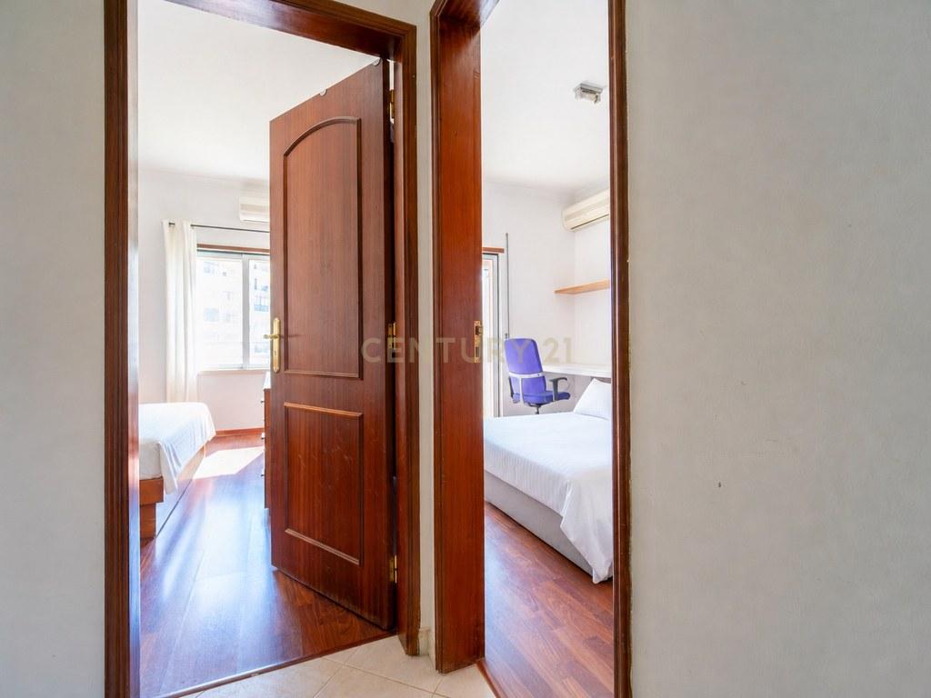 Apartamento T2 em União das freguesias de Faro (Sé e São Pedro) — imagem 09