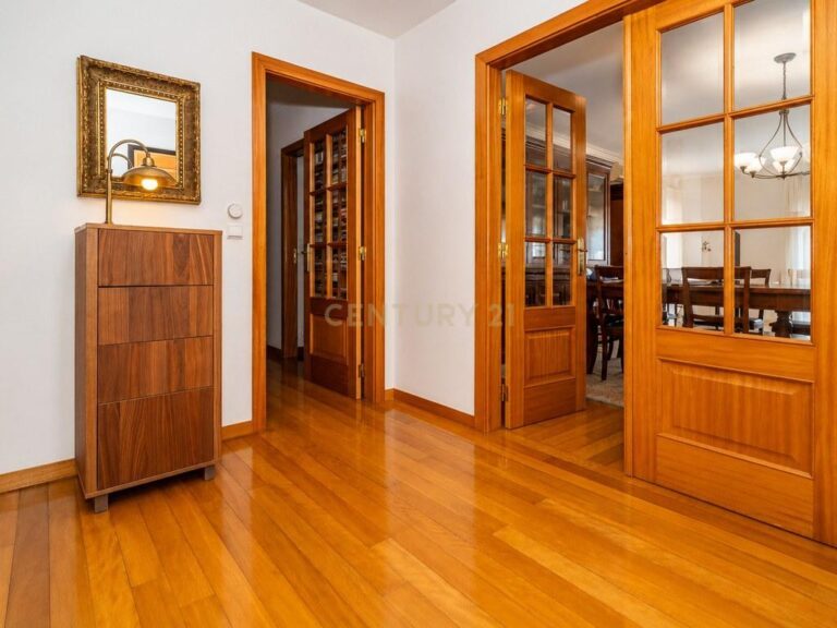 Apartamento T3 em Santo António dos Olivais — imagem 01