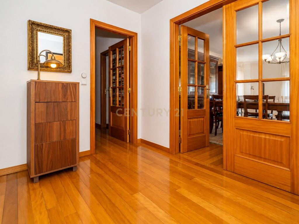 Apartamento T3 em Santo António dos Olivais — imagem 01