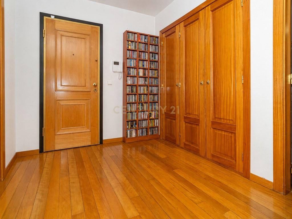 Apartamento T3 em Santo António dos Olivais — imagem 02