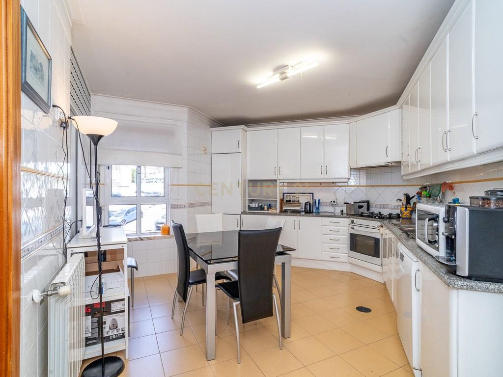 Apartamento T3 em Santo António dos Olivais — imagem 09
