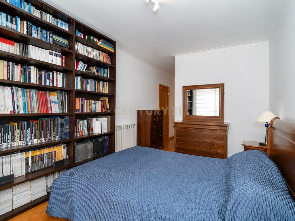 Apartamento T3 em Santo António dos Olivais — imagem 11