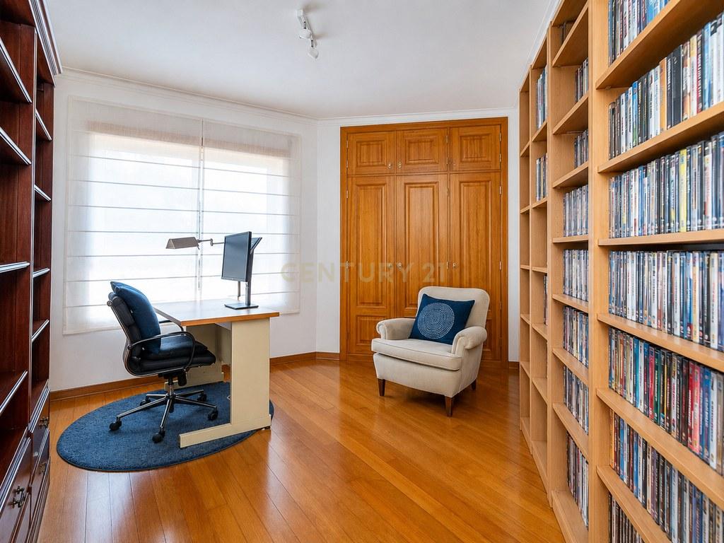 Apartamento T3 em Santo António dos Olivais — imagem 16