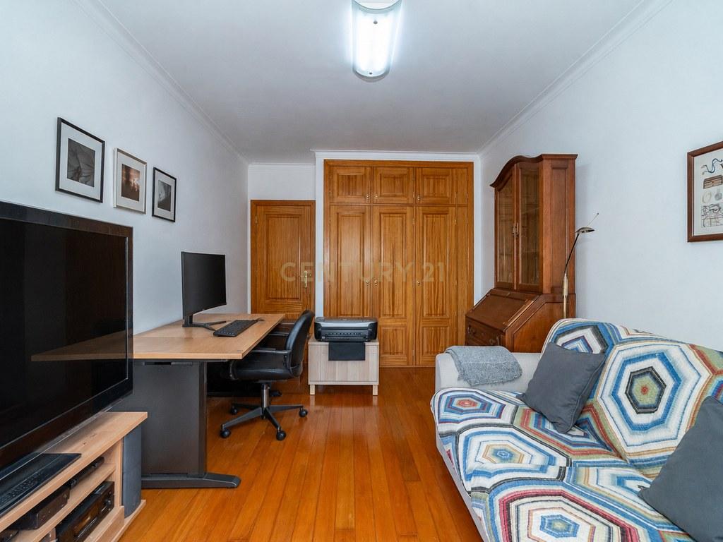 Apartamento T3 em Santo António dos Olivais — imagem 18