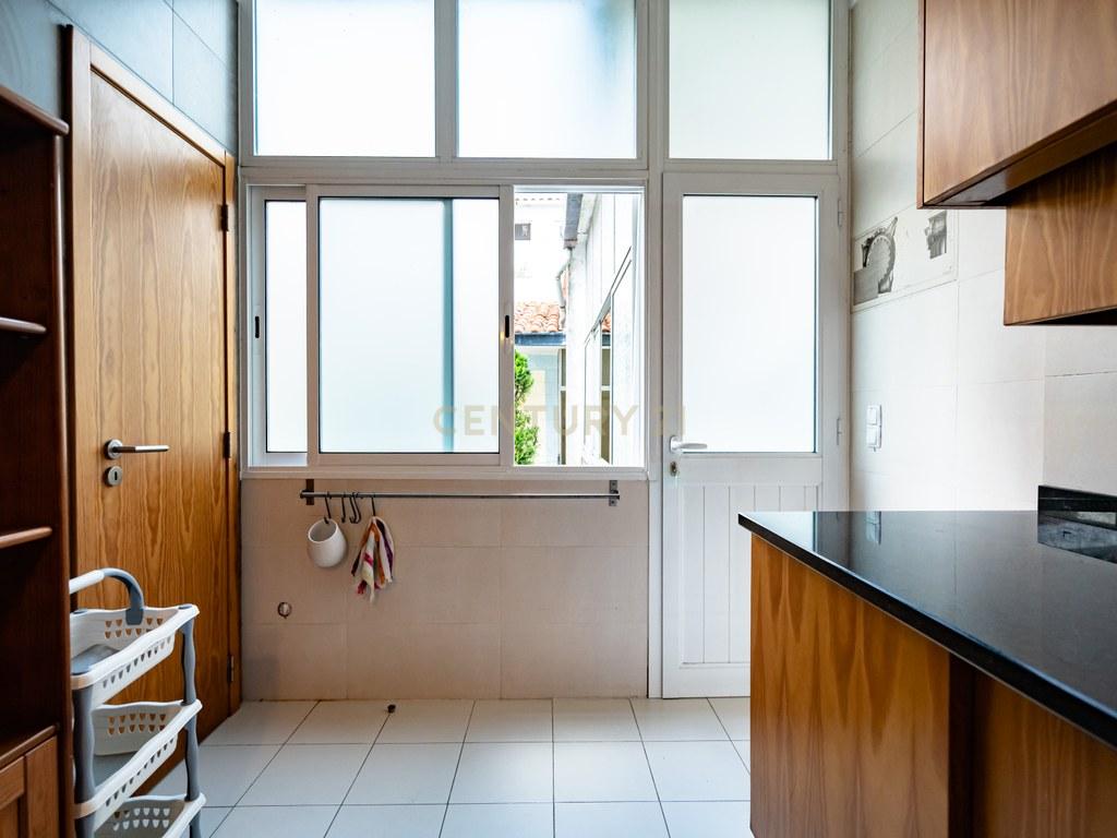 Apartamento T3 em União das freguesias de Coimbra (Sé Nova, Santa Cruz, Almedina e São Bartolomeu) — imagem 24