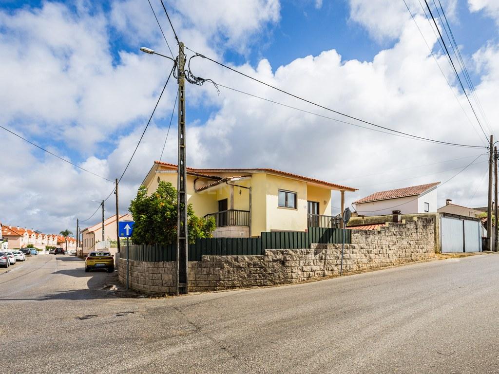 Moradia T4+ em União das freguesias de Marrazes e Barosa — imagem 02